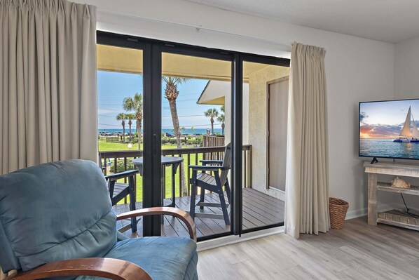 House, Multiple Beds (Blue Surf 22) | Living area