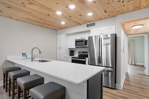 House, Multiple Beds (Blue Surf 22) | Private kitchen - Blue Surf 22 (Miramar Beach)