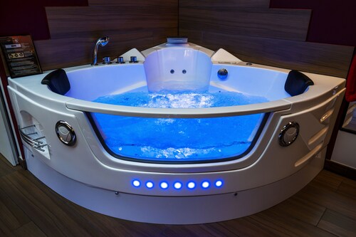 ✨Unique and romantic suite with private spa✨