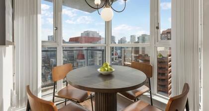 Cozy condo in Downtown Vancouver. All amenities needed to enjoy your vacation.