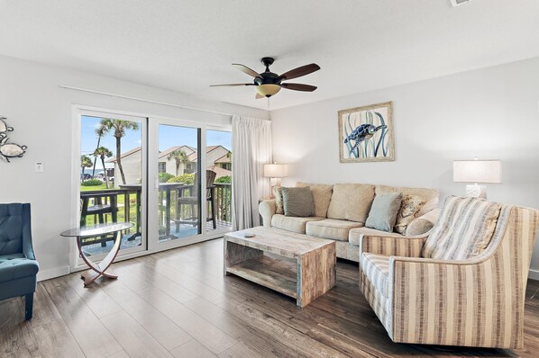 House, Multiple Beds (Blue Surf 5) | Living area