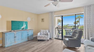 House, Multiple Beds (Blue Surf 6) | Living area