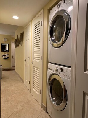 Townhome, Multiple Beds (Blue Surf 6) | Interior