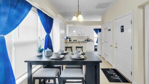 Dining - Minutes from Cherry Point (Havelock)