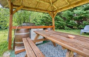 Outdoor dining - Nice home in Sarlat-la-Canéda (Sarlat-la-Canéda)