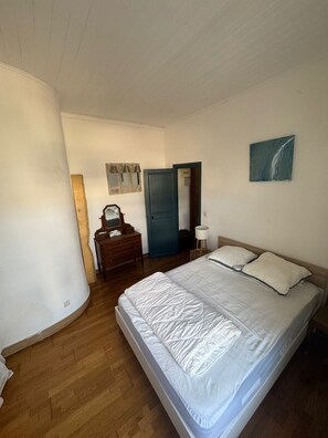 2 Schlafzimmer, Bügeleisen/Bügelbrett, Bettwäsche