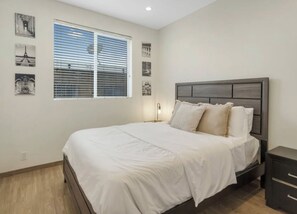 2 slaapkamers, een strijkplank/strijkijzer, wifi, beddengoed