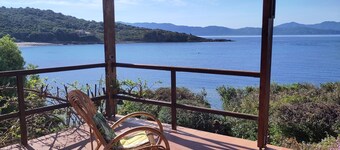 Waterfront house with sumptuous view