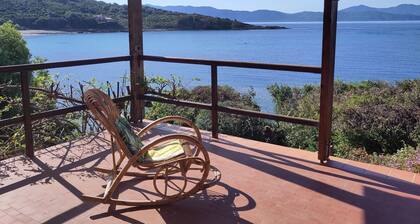 Waterfront house with sumptuous view