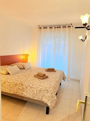 1 chambre, fer et planche à repasser, Wi-Fi, draps fournis