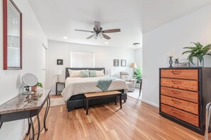 2 bedrooms, desk, free WiFi, bed sheets - Nestled Between Two Lakes Relaxing 2-bed house w/ Wi-Fi in charming Meadow Lakes (Wasilla)