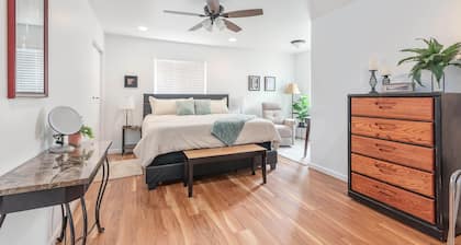 Nestled Between Two Lakes Relaxing 2-bed house w/ Wi-Fi in charming Meadow Lakes