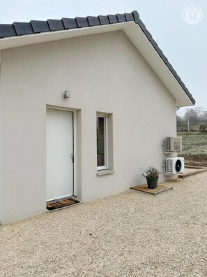 المنشأة من الخارج