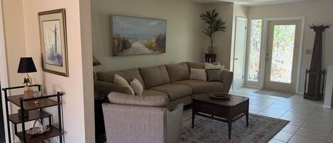 Smart TV, libros y biblioteca musical