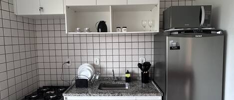 Microwave, oven, stovetop, cookware/dishes/utensils