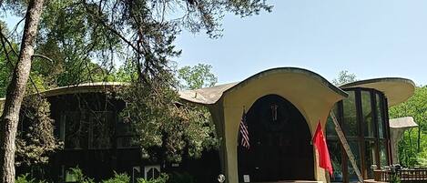 المنشأة من الخارج