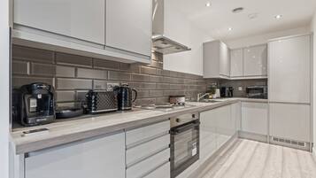 Apartment, 2 Bedrooms, Kitchen, City View | Private kitchen