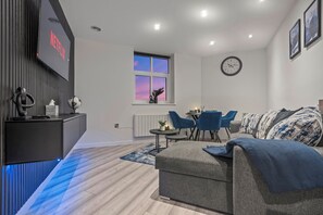 Apartment, 2 Schlafzimmer, Küche, Stadtblick | 2 Schlafzimmer, Bügeleisen/Bügelbrett, kostenloses WLAN