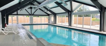 Accommodation sleeps 6 in quiet location Swimming pool open until 15/09 Pets welcome