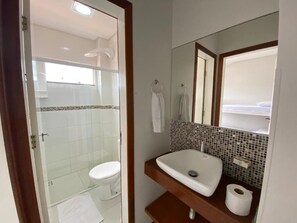 Hårføner, håndklær, såpe og toalettpapir