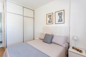 2 dormitoris, planxa i posts de planxar, Internet i roba de llit 