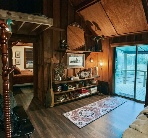 Newly renovated cabin on Lake Millwood, Saratoga Landing