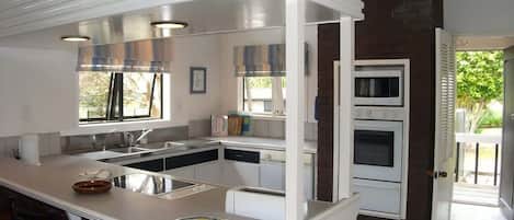 Fridge, cookware/dishes/utensils
