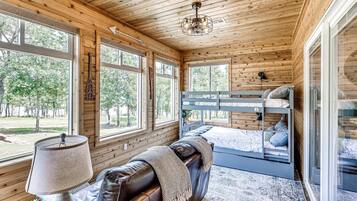 4 bedrooms, iron/ironing board, travel crib, free WiFi