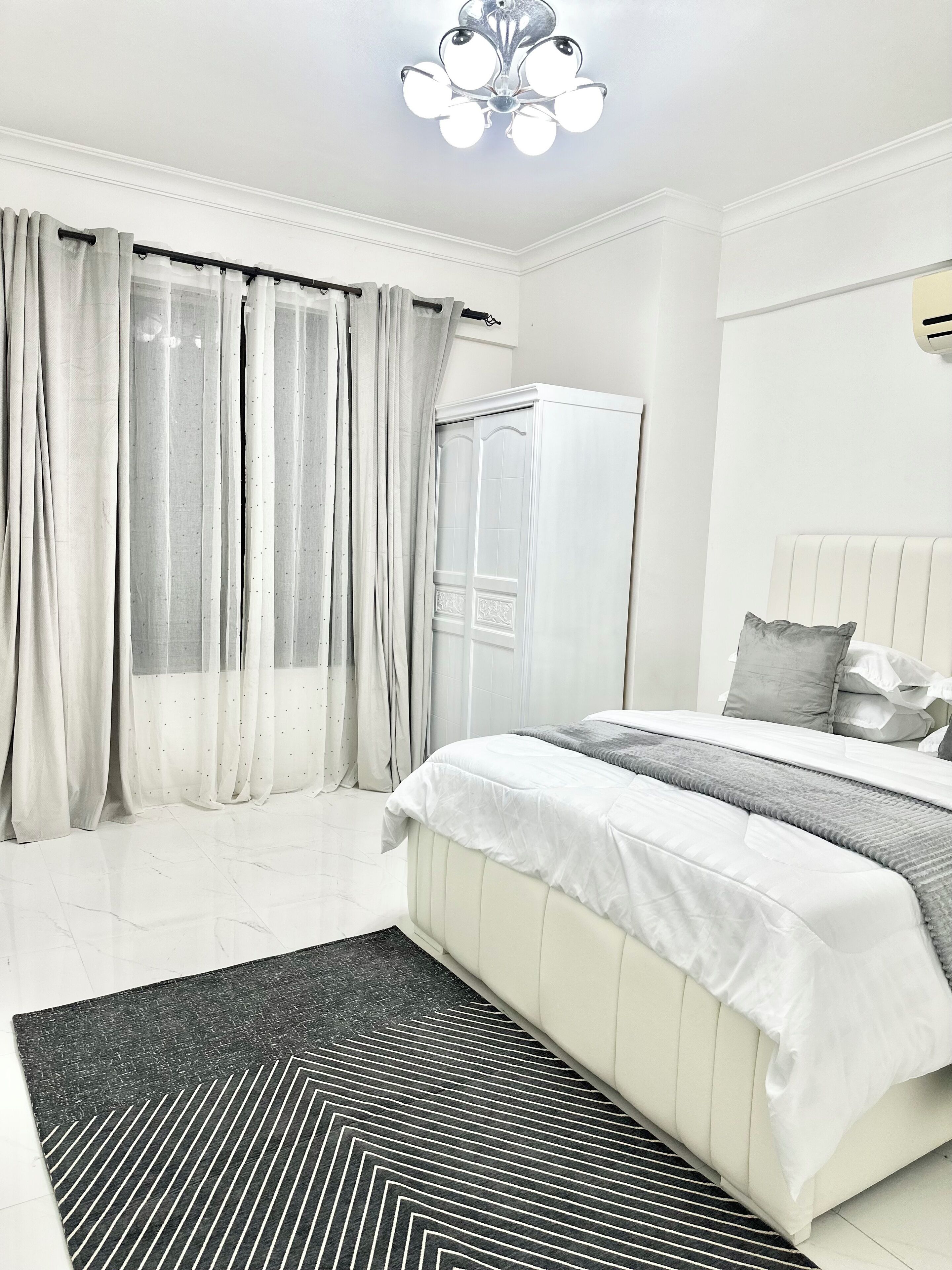 3 slaapkamers, een bureau, een strijkplank/strijkijzer, wifi