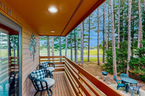 Cabin Style Condo with shared pool, hot tub, golf, & much more!