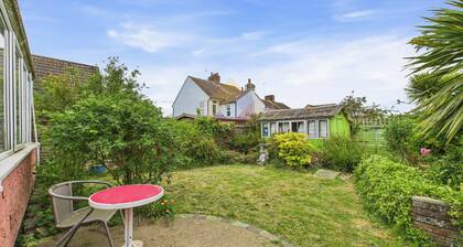 A Charming Traditional Two Bedroom Cottage in Kirby Le Soken