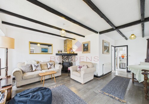 A Charming Traditional Two Bedroom Cottage in Kirby Le Soken