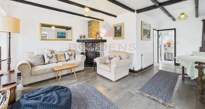 A Charming Traditional Two Bedroom Cottage in Kirby Le Soken