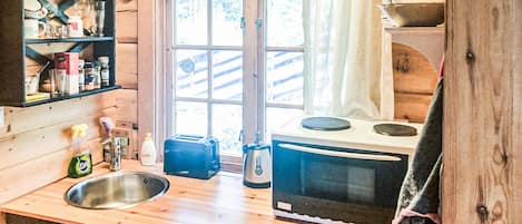 Fridge, stovetop, dishwasher