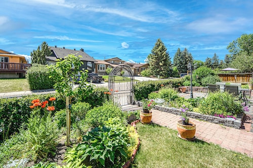 3Bedroom 2Full Bath Fully Fenced Yard near DT&YYC PetOK