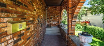 3Bedroom 2Full Bath Double Garage near DT&YYC PetOK