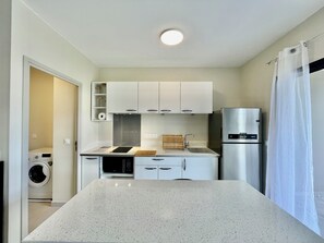 Fridge, microwave, stovetop, coffee/tea maker - Kavai City - brand new 2 bedr 2bth A/C - Wi-Fi - parking (Papeete)