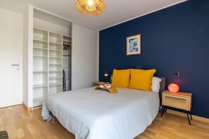 2 quartos, ferros/tábuas de passar roupa, Wi-Fi de cortesia