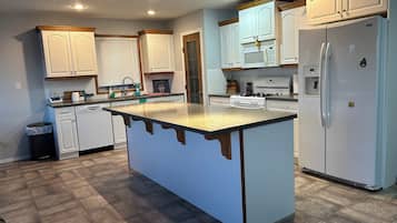 Micro-ondas, fogão, cooktop, lava-louças