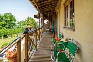 Terrace/patio - L’Atelier de Scarlett – Cosy and Eco-Friendly Retreat in Lannux (Unknown)