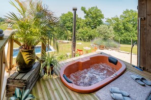 Bañera de hidromasaje exterior