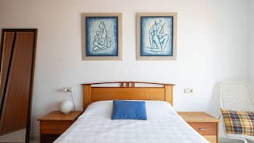 2 slaapkamers, een strijkplank/strijkijzer, gratis wifi, beddengoed