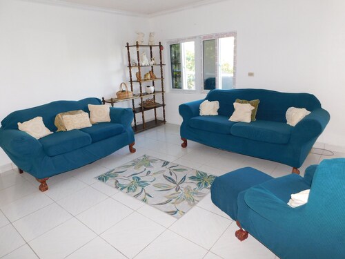 4-bedroom house in fabulous Rock Sound with WiFi, AC on scenic hilltop