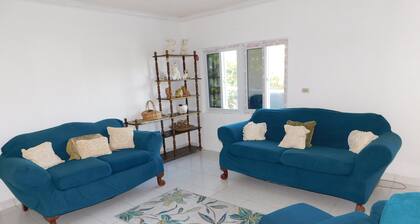 4-bedroom house in fabulous Rock Sound with WiFi, AC on scenic hilltop