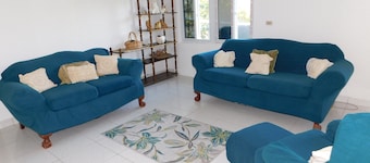 4-bedroom house in fabulous Rock Sound with WiFi, AC on scenic hilltop
