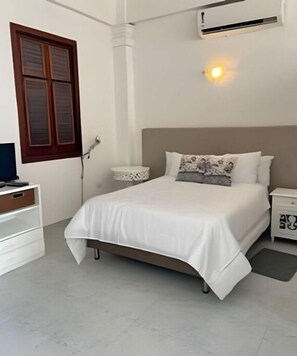 2 bedrooms, iron/ironing board, bed sheets