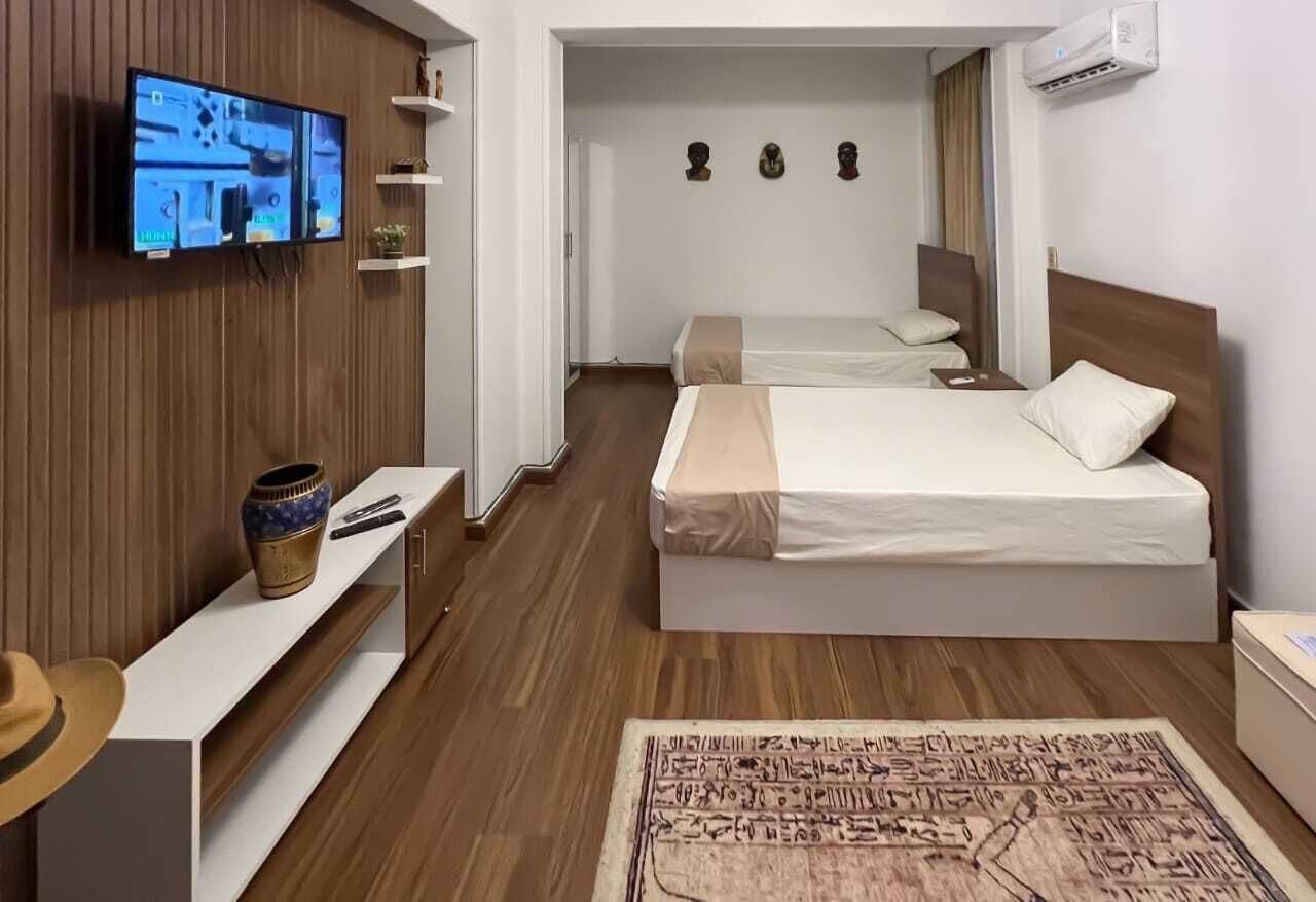 5 bedrooms, WiFi, bed sheets