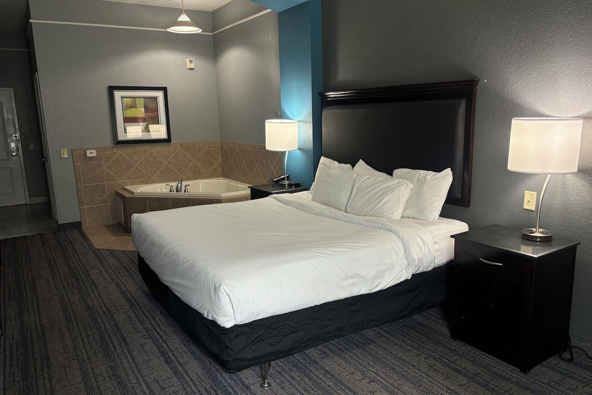 Standard Room, 1 King Bed, Non Smoking, Jetted Tub