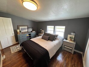 3 عدّة غرف نوم ومكواة/لوح كي وواي فاي وملاءات أسرّة