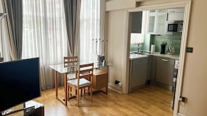 Mikrovågsugn, ugn, spishäll och diskmaskin